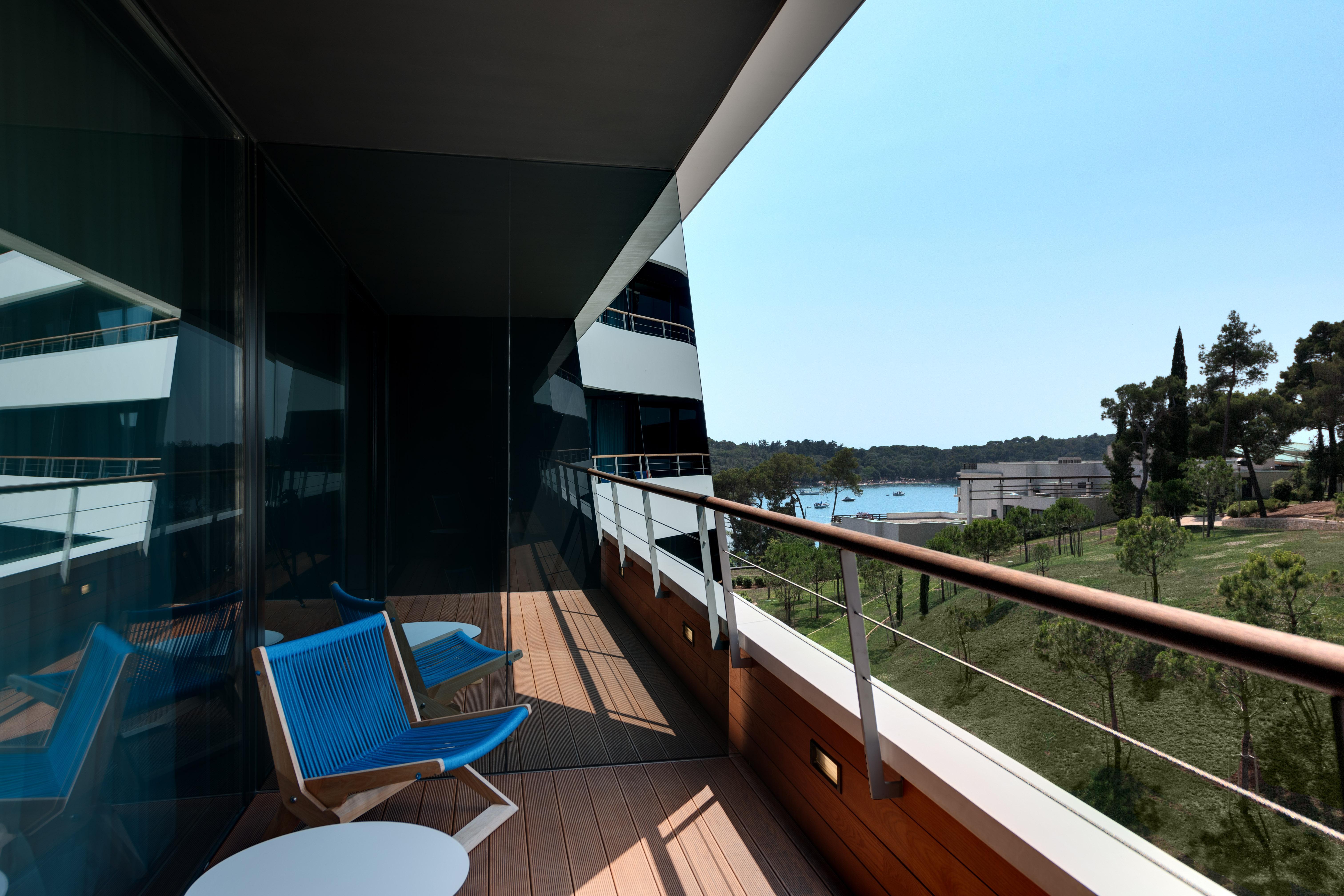 ホテル ローン ロヴィニ エクステリア 写真 A balcony