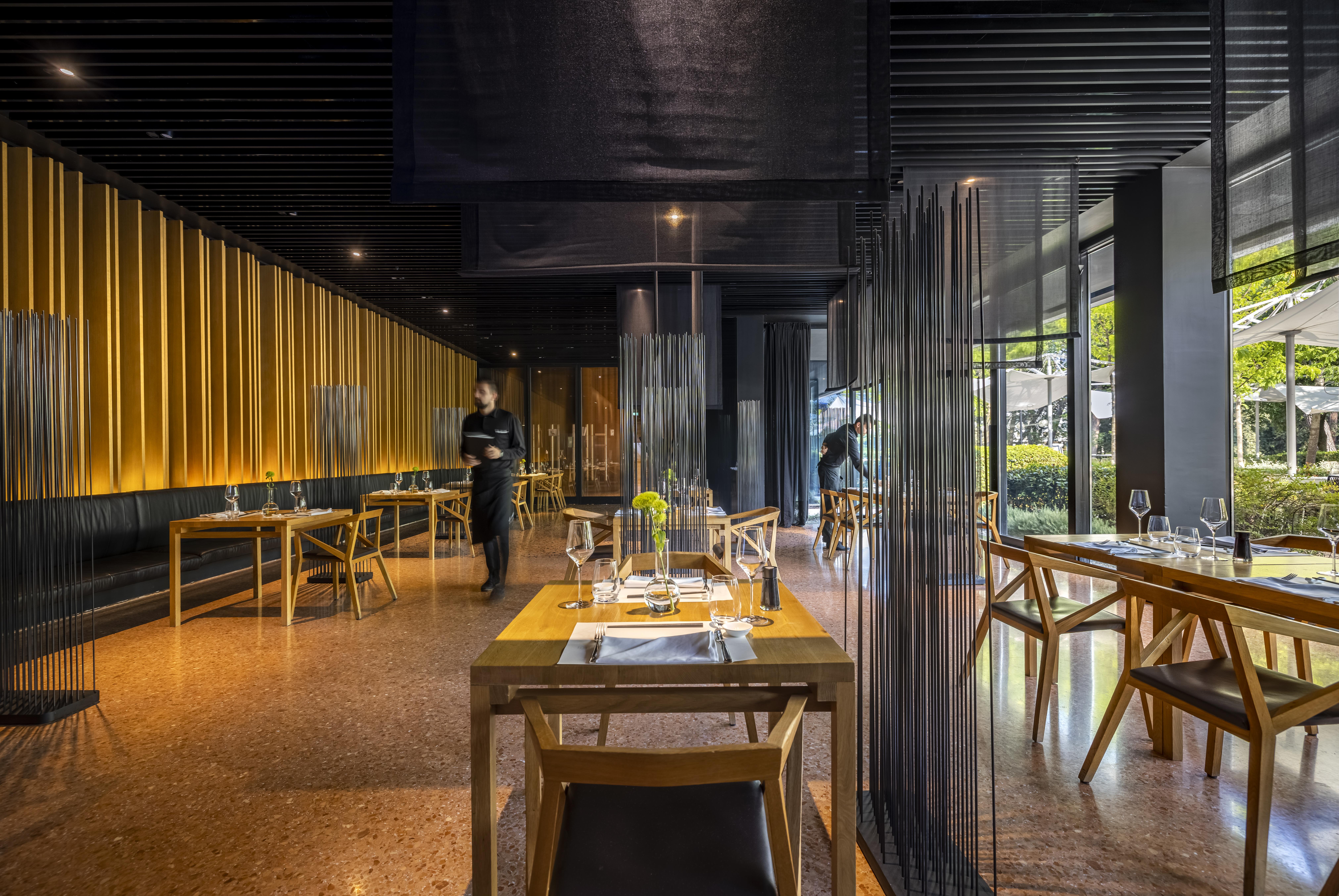 ホテル ローン ロヴィニ エクステリア 写真 Restaurant interior