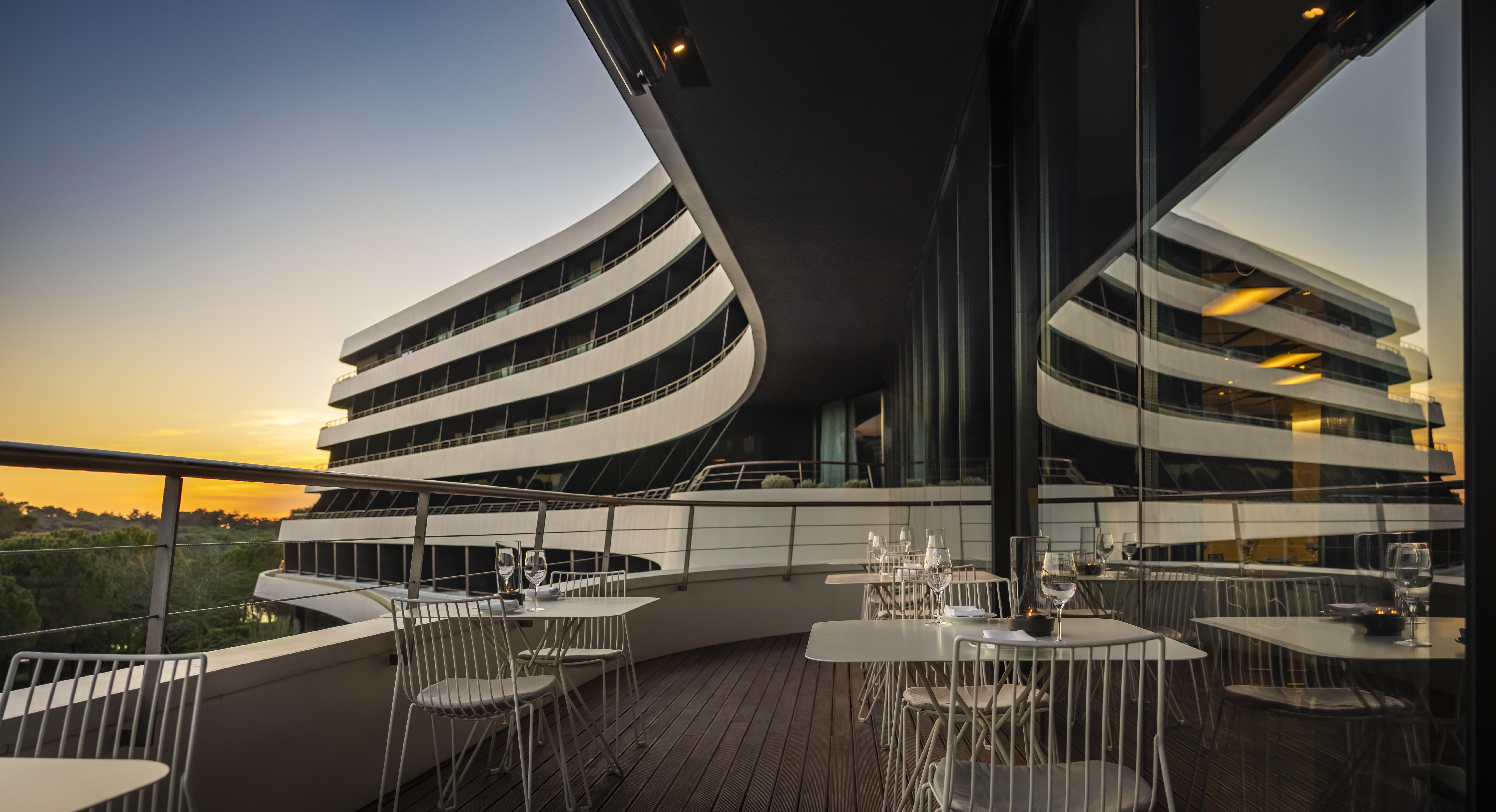 ホテル ローン ロヴィニ エクステリア 写真 The Sky Bar