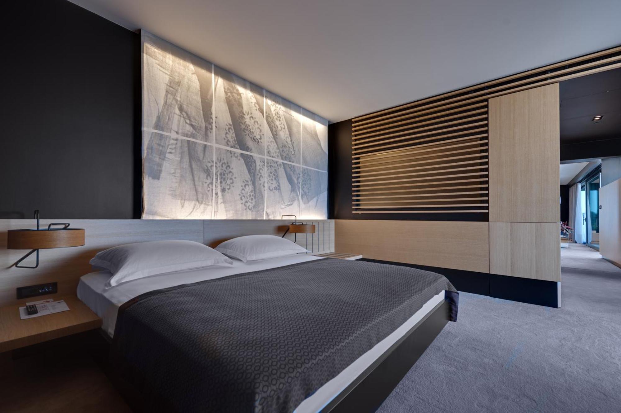 ホテル ローン ロヴィニ 部屋 写真 A bedroom at the hotel